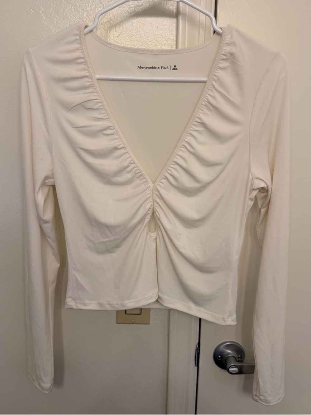 Abercrombie & Fitch White Cutout Long-Sleeve V-Neck Ruched Front Top Medium